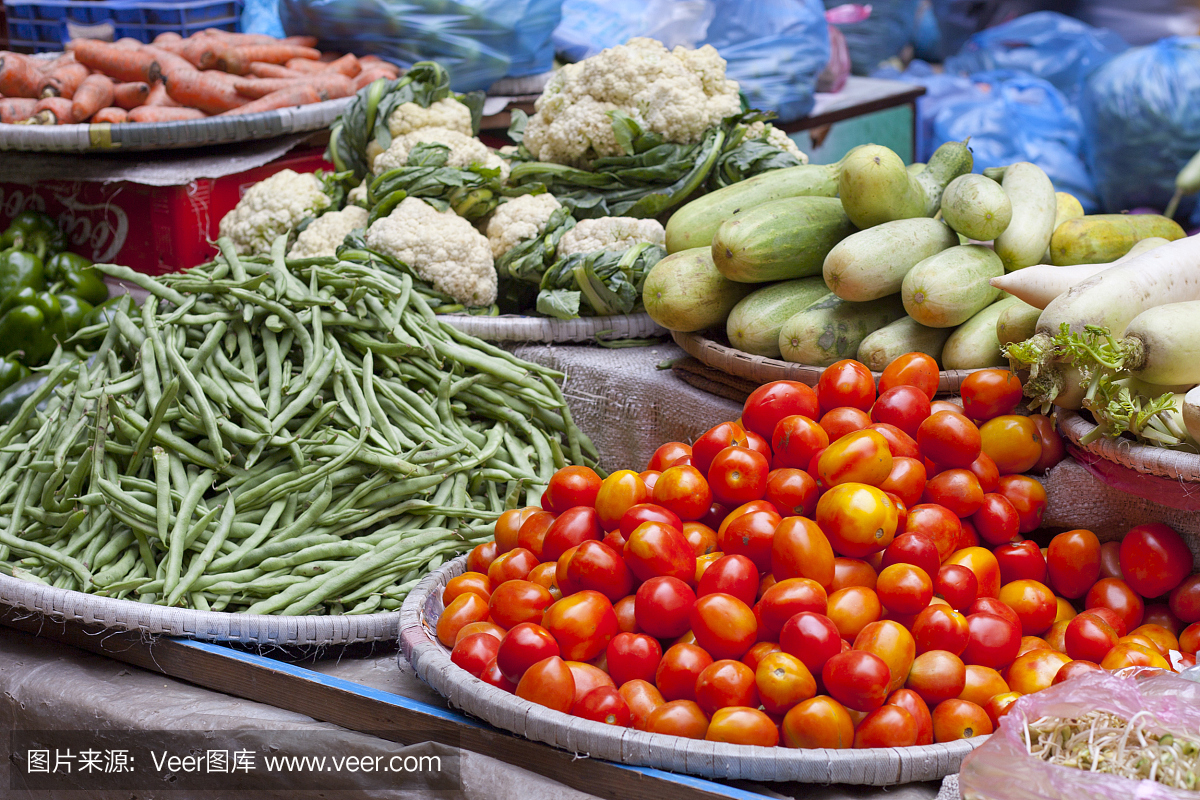 印度农贸市场的新鲜有机蔬菜